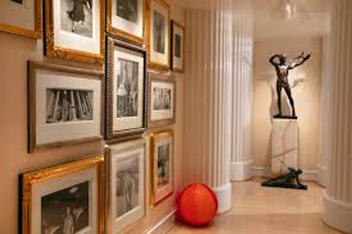 A Complete Guide to the Art and Antiques Auction Market: Trends and Facts