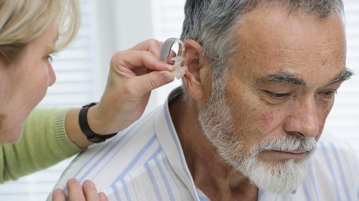 A Beginner’s Guide to Choosing Affordable Hearing Aids for Seniors